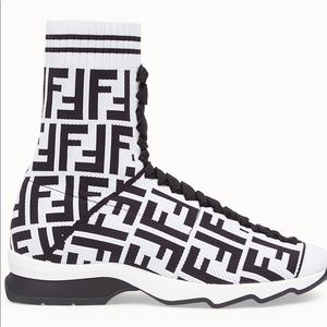 Meet your Posher, Nia